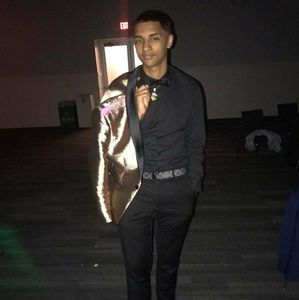 Meet your Posher, Derrick